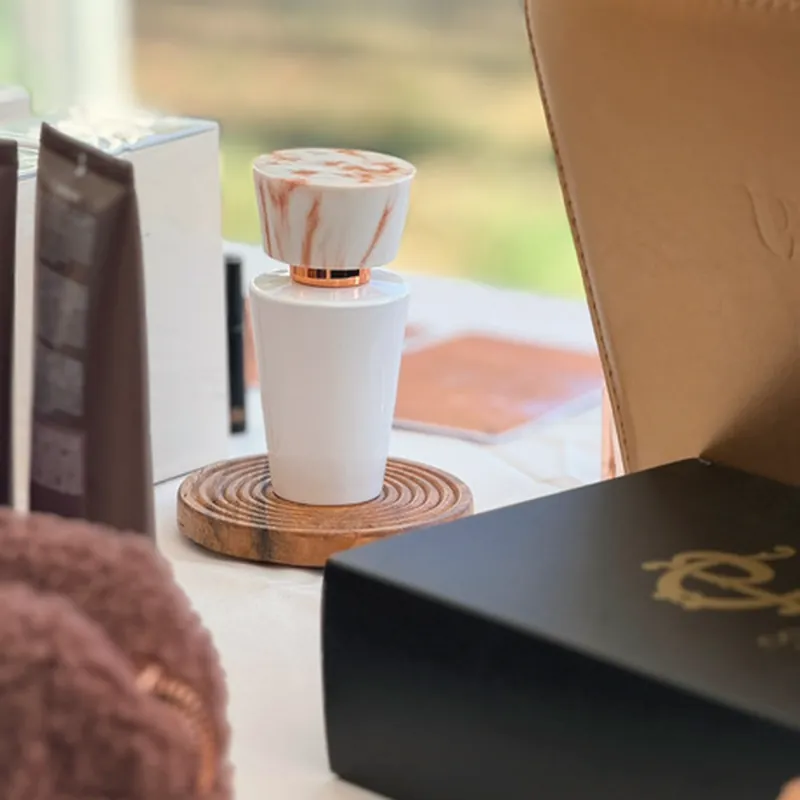 Un coffret parfumé, lot de tombola